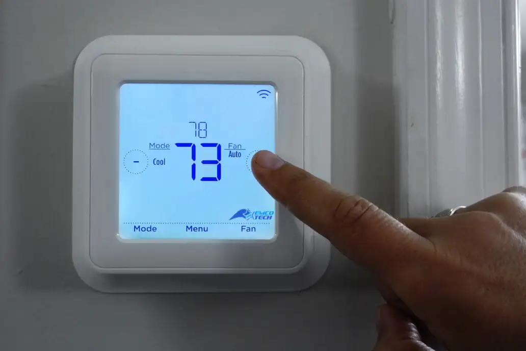 Thermostat set to COOL and Fan AUTO when turning on AC for the first time after winter - EMCO Tech